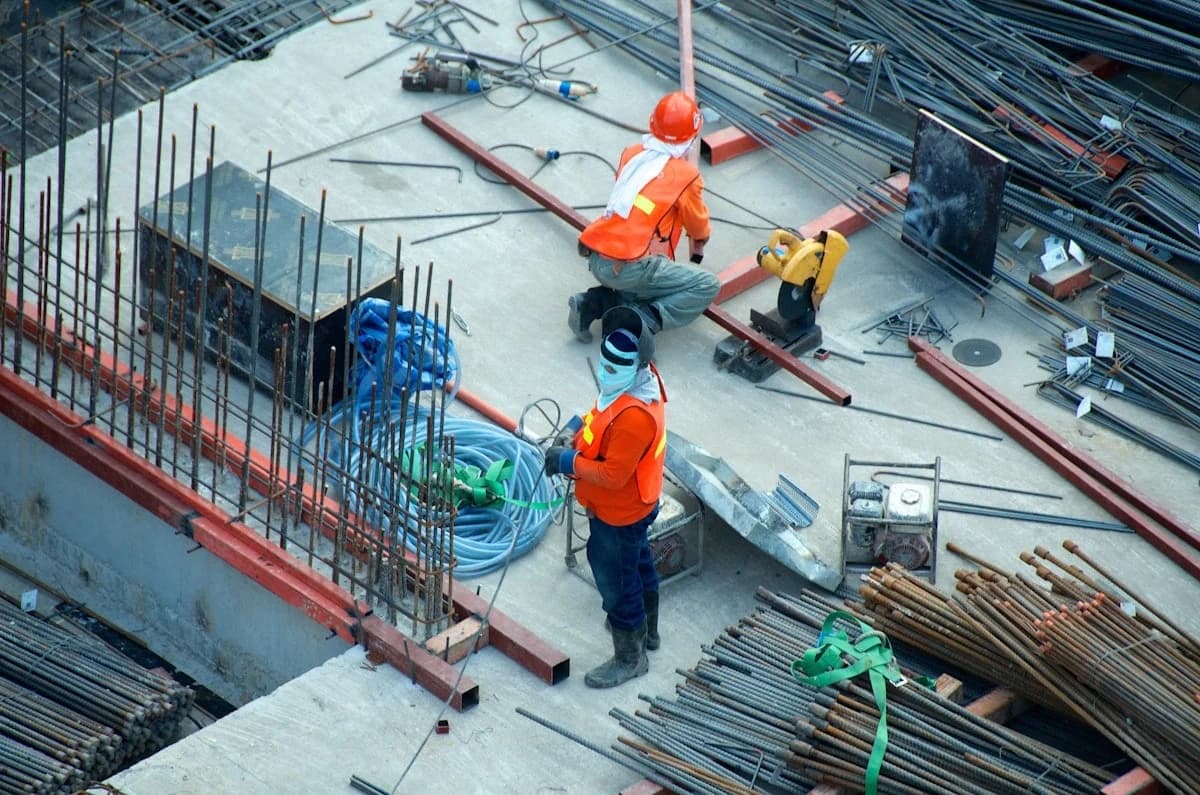 Commercial and industrial construction engineering team at Sarvilinga
